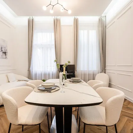 아파트 Lazar 16 - Royal Opera Suite, Location By Bqa *