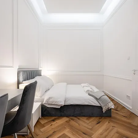 Lazar 16 - Royal Opera Suite, Location By Bqa 부다페스트