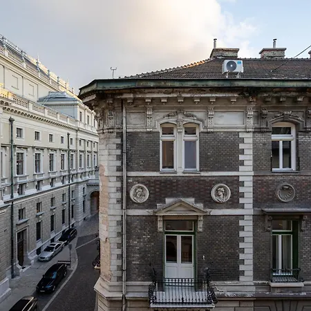 Lazar 16 - Royal Opera Suite, Location By Bqa Lägenhet Budapest