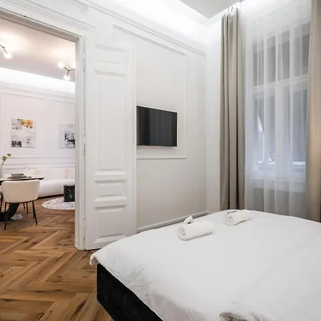 Lazar 16 - Royal Opera Suite, Location By Bqa