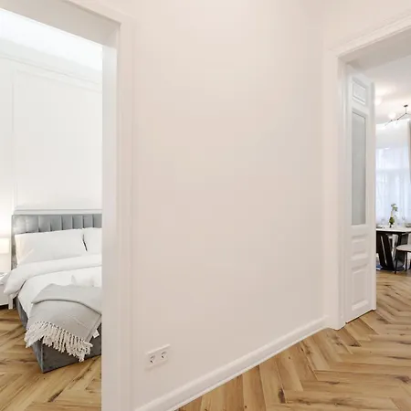 Lazar 16 - Royal Opera Suite, Location By Bqa