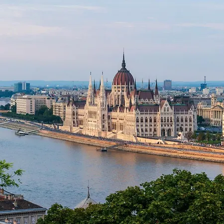 Lazar 16 - Royal Opera Suite, Location By Bqa Lägenhet Budapest