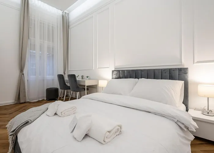 Lázár 16 - Royal Opera Suite, Location By Bqa Appartamento