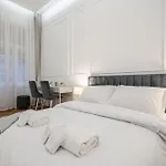 Lazar 16 - Royal Opera Suite, Location By Bqa Apartmán