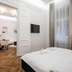 Lazar 16 - Royal Opera Suite, Location By Bqa