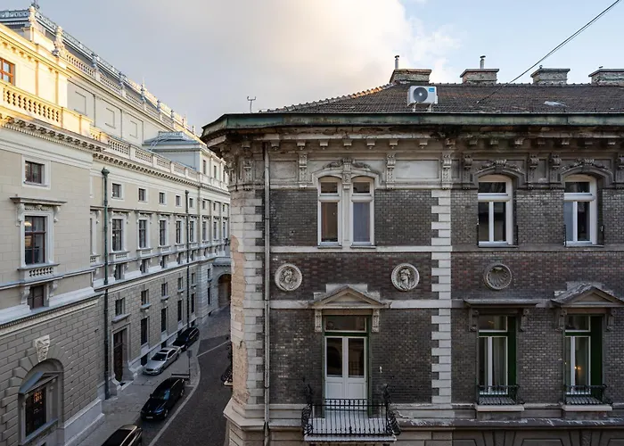 Lázár 16 - Royal Opera Suite, Location By Bqa Apartamento Budapeste