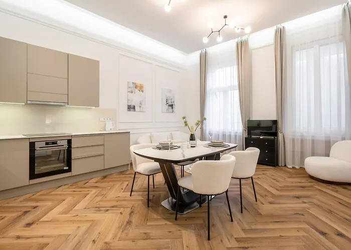 Lázár 16 - Royal Opera Suite, Location By Bqa *