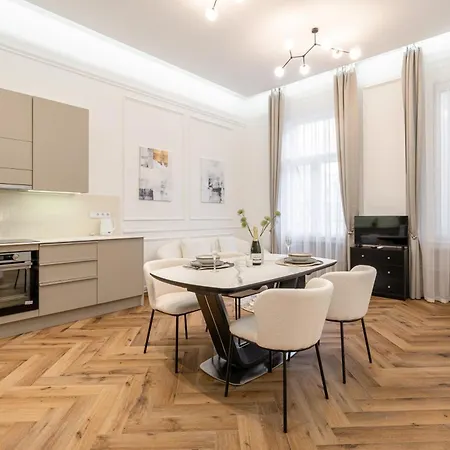 Lazar 16 - Royal Opera Suite, Location By Bqa *